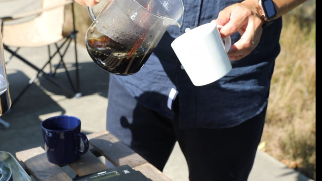 コーヒーを飲む